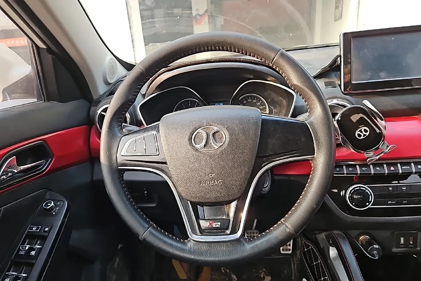 2016 BeiJing Auto Senova X35 1.5L 116HP L4 5MT,autocango,china used car exporter,china ev exporter,chinese used car exporter,chinese used ev exporter