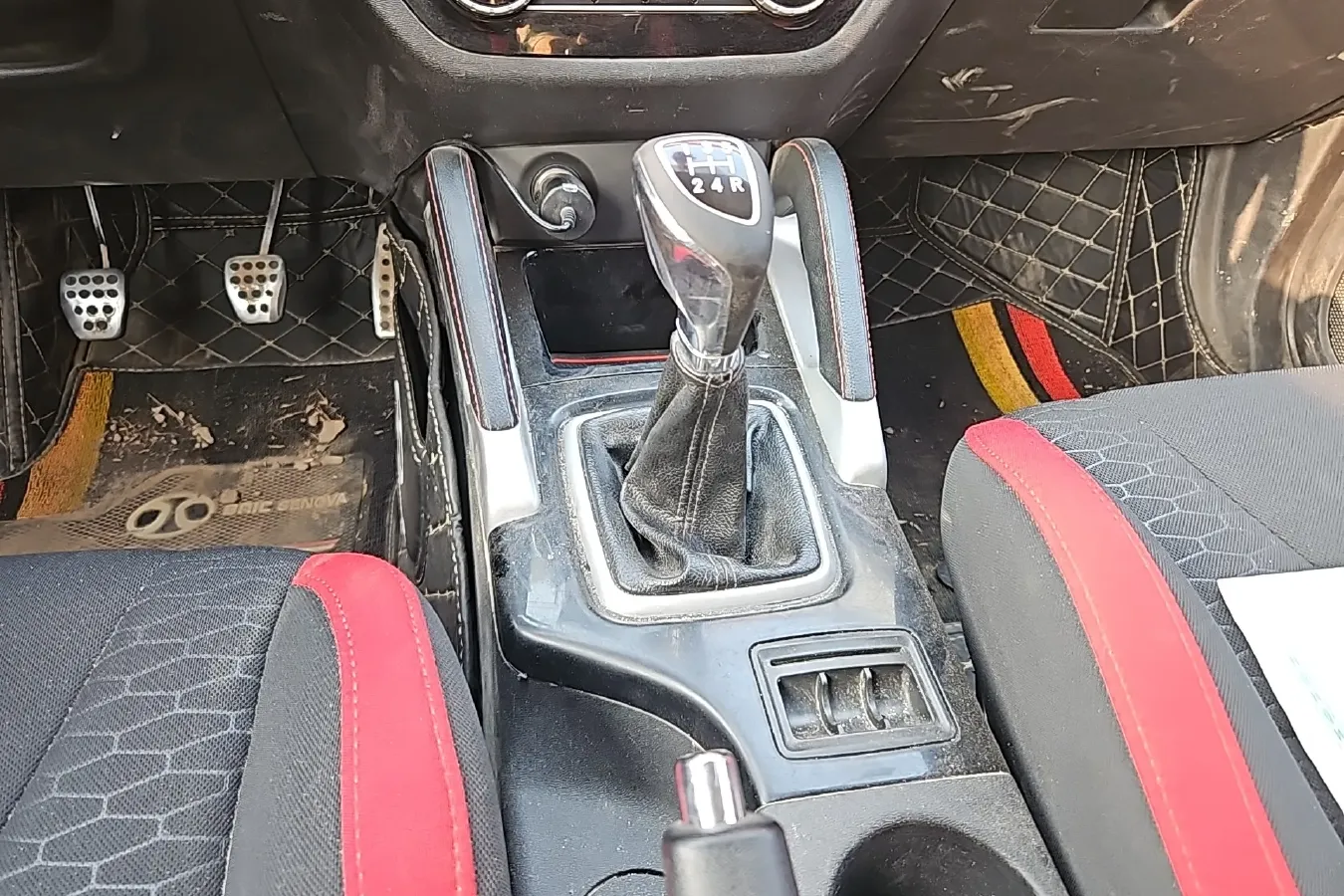 2016 BeiJing Auto Senova X35 1.5L 116HP L4 5MT,autocango,china used car exporter,china ev exporter,chinese used car exporter,chinese used ev exporter