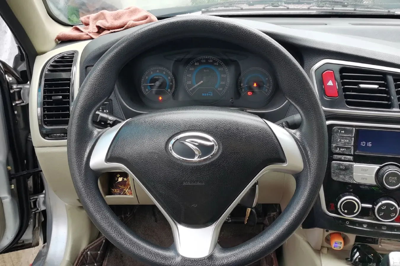 2015 Soueast V3 1.5L 120HP L4 5MT,autocango,china used car exporter,china ev exporter,chinese used car exporter,chinese used ev exporter