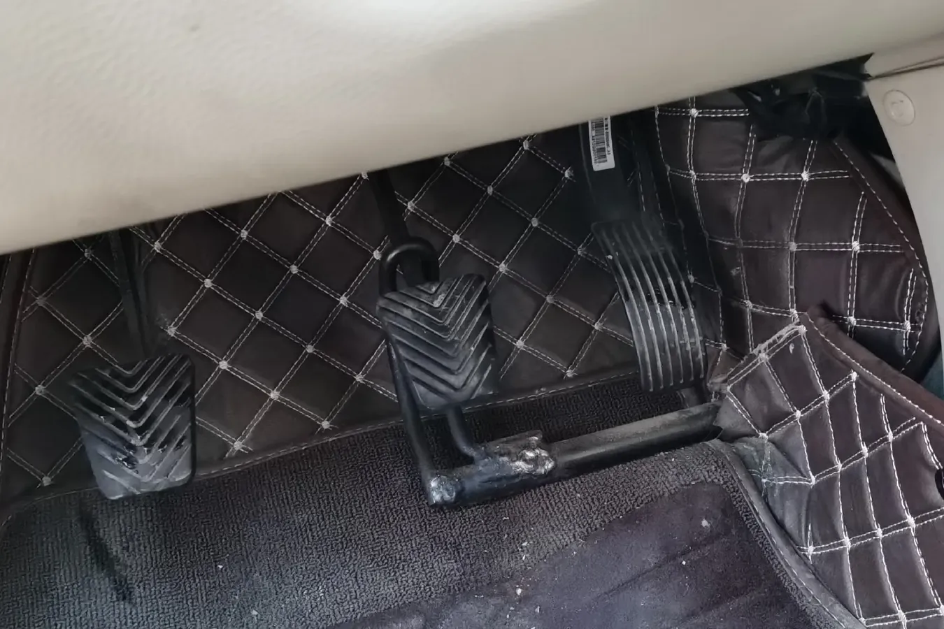 2015 Soueast V3 1.5L 120HP L4 5MT,autocango,china used car exporter,china ev exporter,chinese used car exporter,chinese used ev exporter