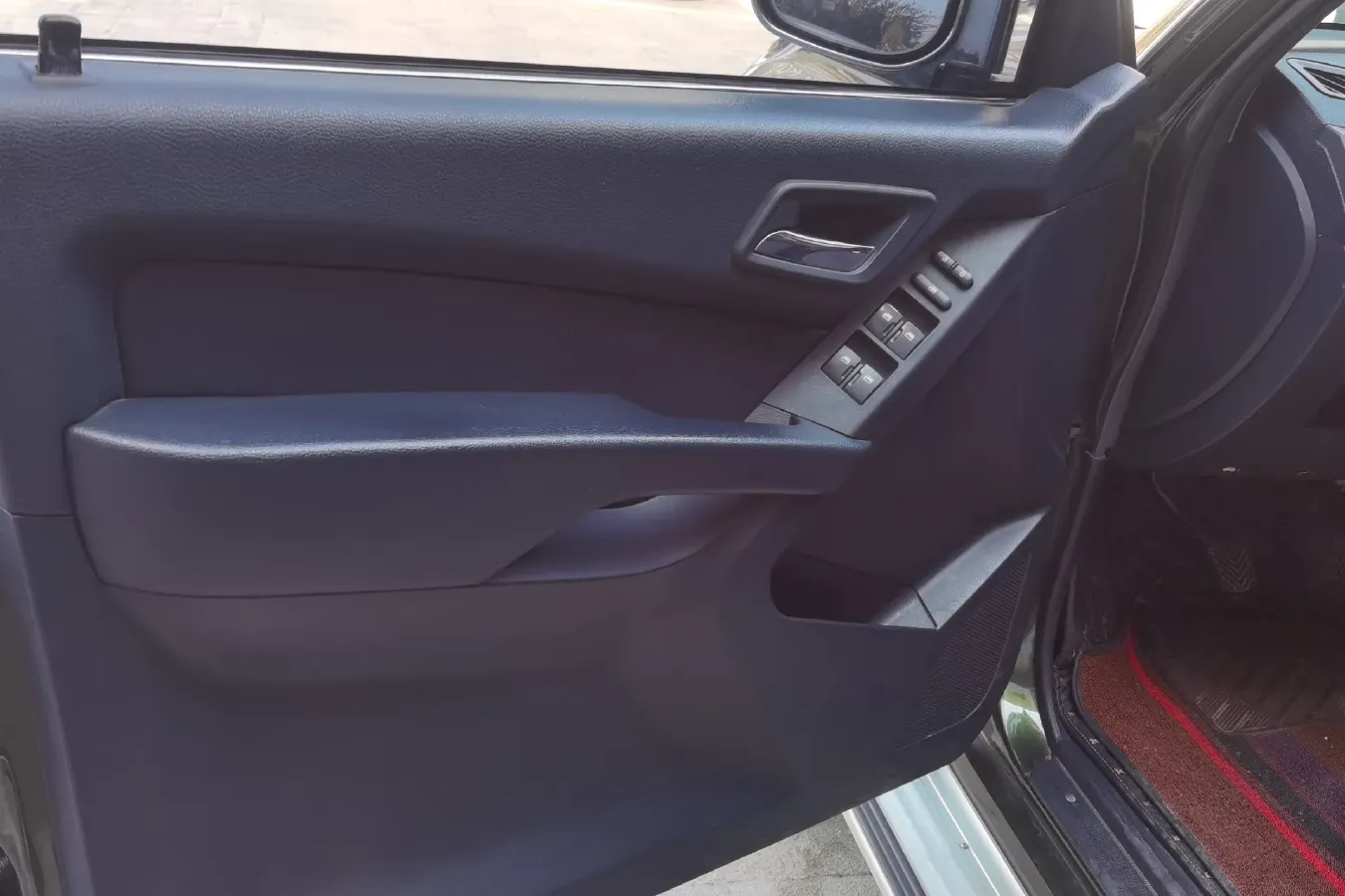 2015 Leopaard Q6 2.4L 147HP L4 5MT,autocango,china used car exporter,china ev exporter,chinese used car exporter,chinese used ev exporter