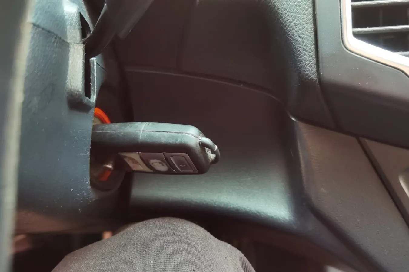 2015 Leopaard Q6 2.4L 147HP L4 5MT,autocango,china used car exporter,china ev exporter,chinese used car exporter,chinese used ev exporter