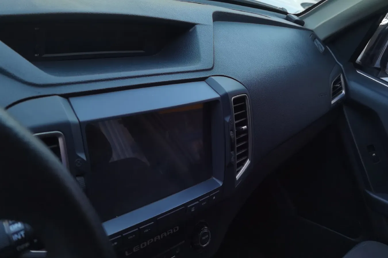 2015 Leopaard Q6 2.4L 147HP L4 5MT,autocango,china used car exporter,china ev exporter,chinese used car exporter,chinese used ev exporter