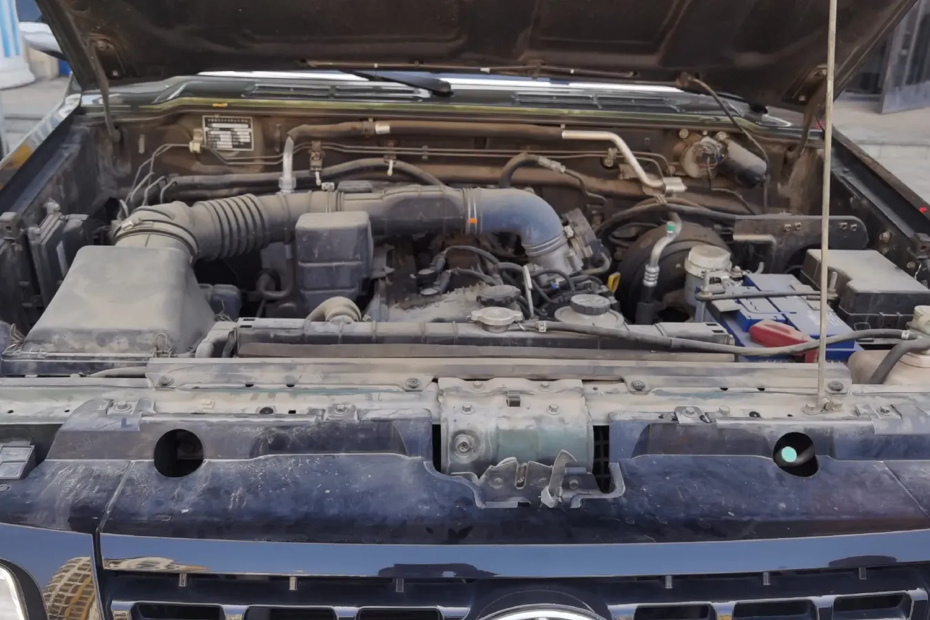 2015 Leopaard Q6 2.4L 147HP L4 5MT,autocango,china used car exporter,china ev exporter,chinese used car exporter,chinese used ev exporter