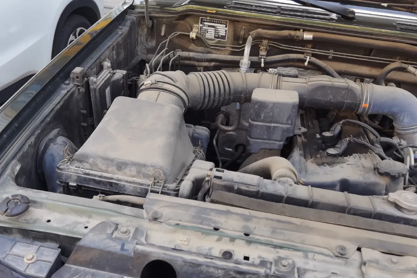 2015 Leopaard Q6 2.4L 147HP L4 5MT,autocango,china used car exporter,china ev exporter,chinese used car exporter,chinese used ev exporter