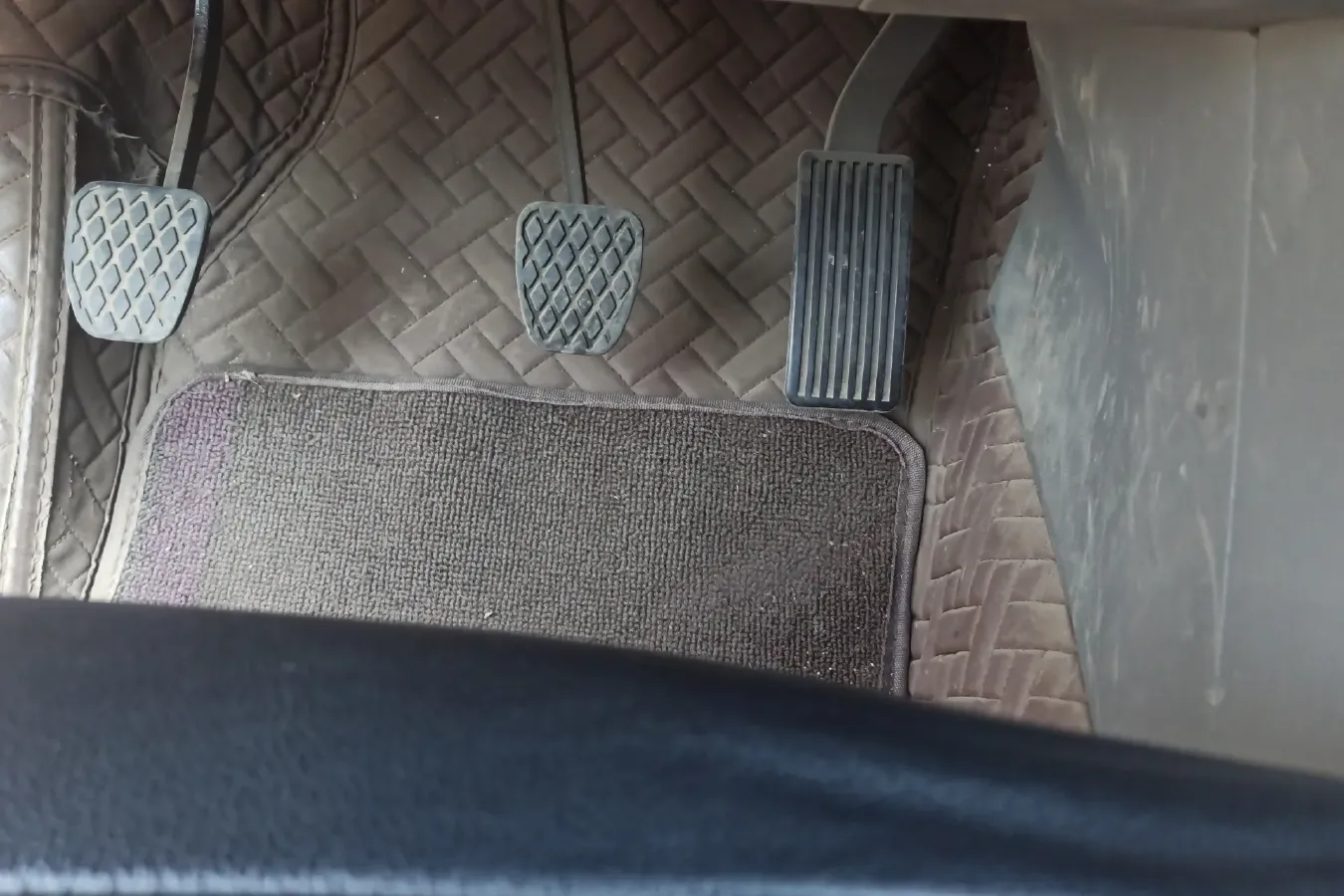 2020 BaoJun RC-5 1.5L 99HP L4 6MT,autocango,china used car exporter,china ev exporter,chinese used car exporter,chinese used ev exporter