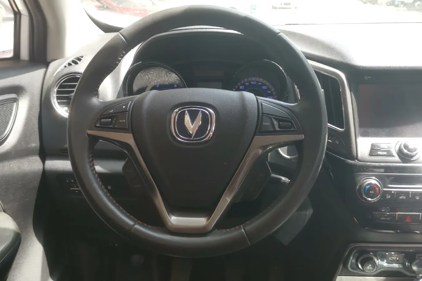 2016 ChangAn CS15 1.5L 107HP L4 5MT,autocango,china used car exporter,china ev exporter,chinese used car exporter,chinese used ev exporter