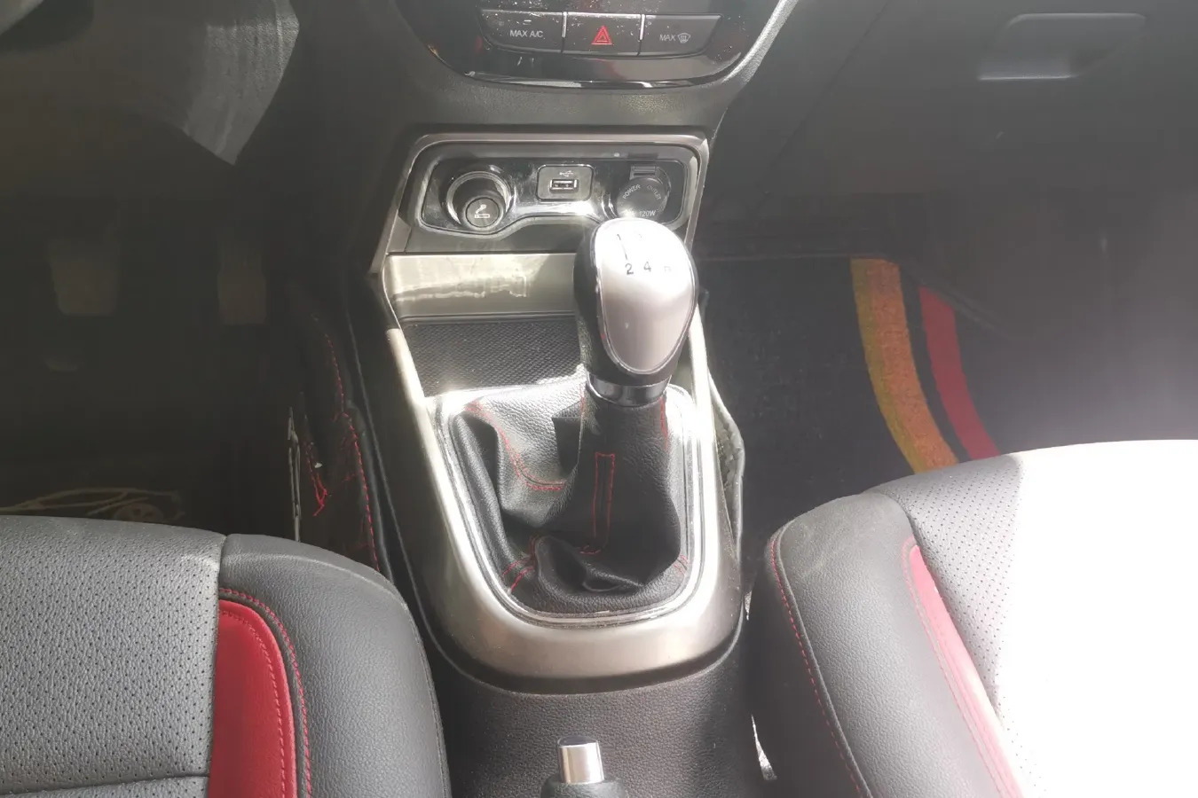 2016 ChangAn CS15 1.5L 107HP L4 5MT,autocango,china used car exporter,china ev exporter,chinese used car exporter,chinese used ev exporter