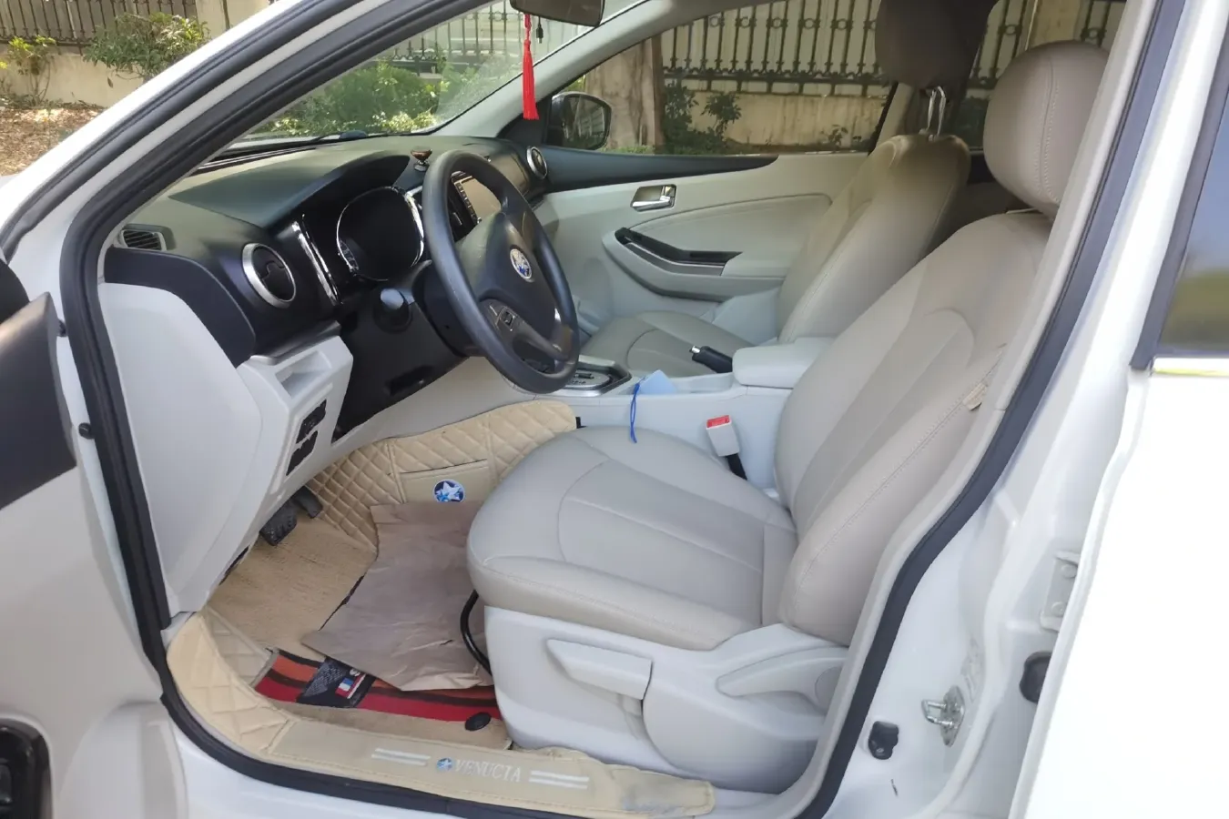 2016 Venucia T70 2.0L 144HP L4 CVT,autocango,china used car exporter,china ev exporter,chinese used car exporter,chinese used ev exporter