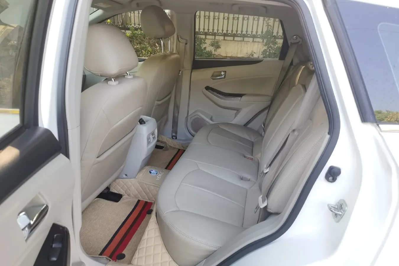 2016 Venucia T70 2.0L 144HP L4 CVT,autocango,china used car exporter,china ev exporter,chinese used car exporter,chinese used ev exporter