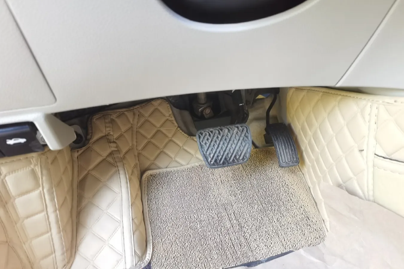 2016 Venucia T70 2.0L 144HP L4 CVT,autocango,china used car exporter,china ev exporter,chinese used car exporter,chinese used ev exporter