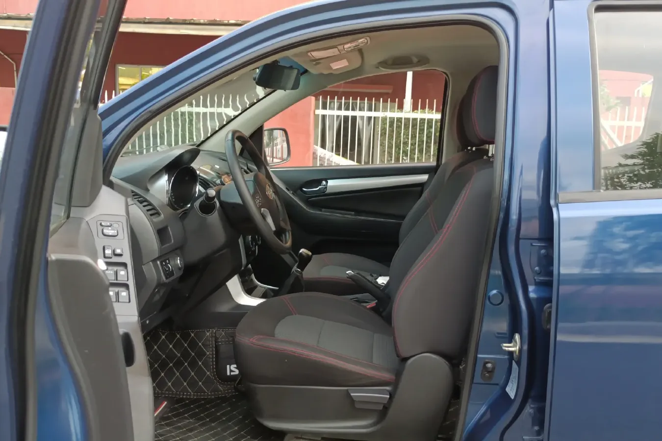 2018 Isuzu Taga 3.0T 131HP L4 5MT,autocango,china used car exporter,china ev exporter,chinese used car exporter,chinese used ev exporter