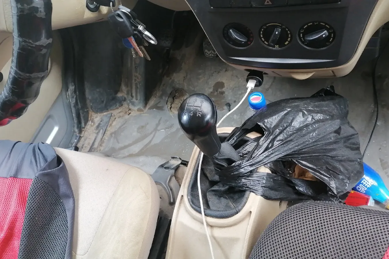 2014 Dongfeng JunFeng 1.3L 88HP L4 5MT,autocango,china used car exporter,china ev exporter,chinese used car exporter,chinese used ev exporter