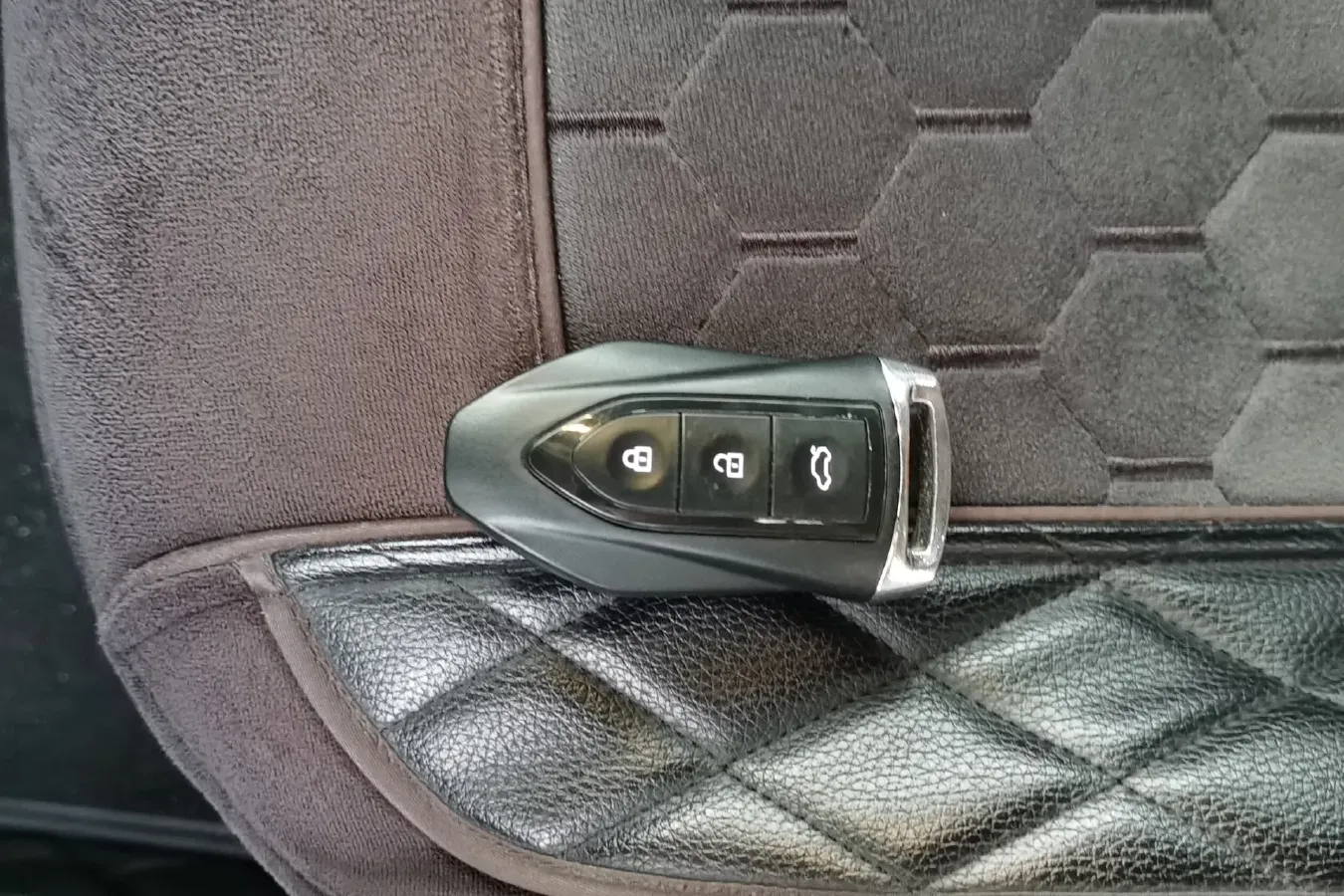 2017 Leopaard CS9 1.5L 113HP L4 5MT,autocango,china used car exporter,china ev exporter,chinese used car exporter,chinese used ev exporter