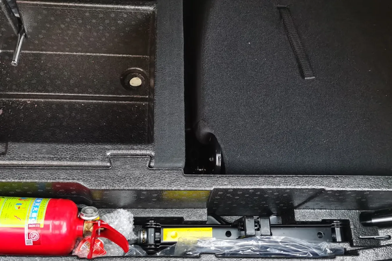 2017 Leopaard CS9 1.5L 113HP L4 5MT,autocango,china used car exporter,china ev exporter,chinese used car exporter,chinese used ev exporter