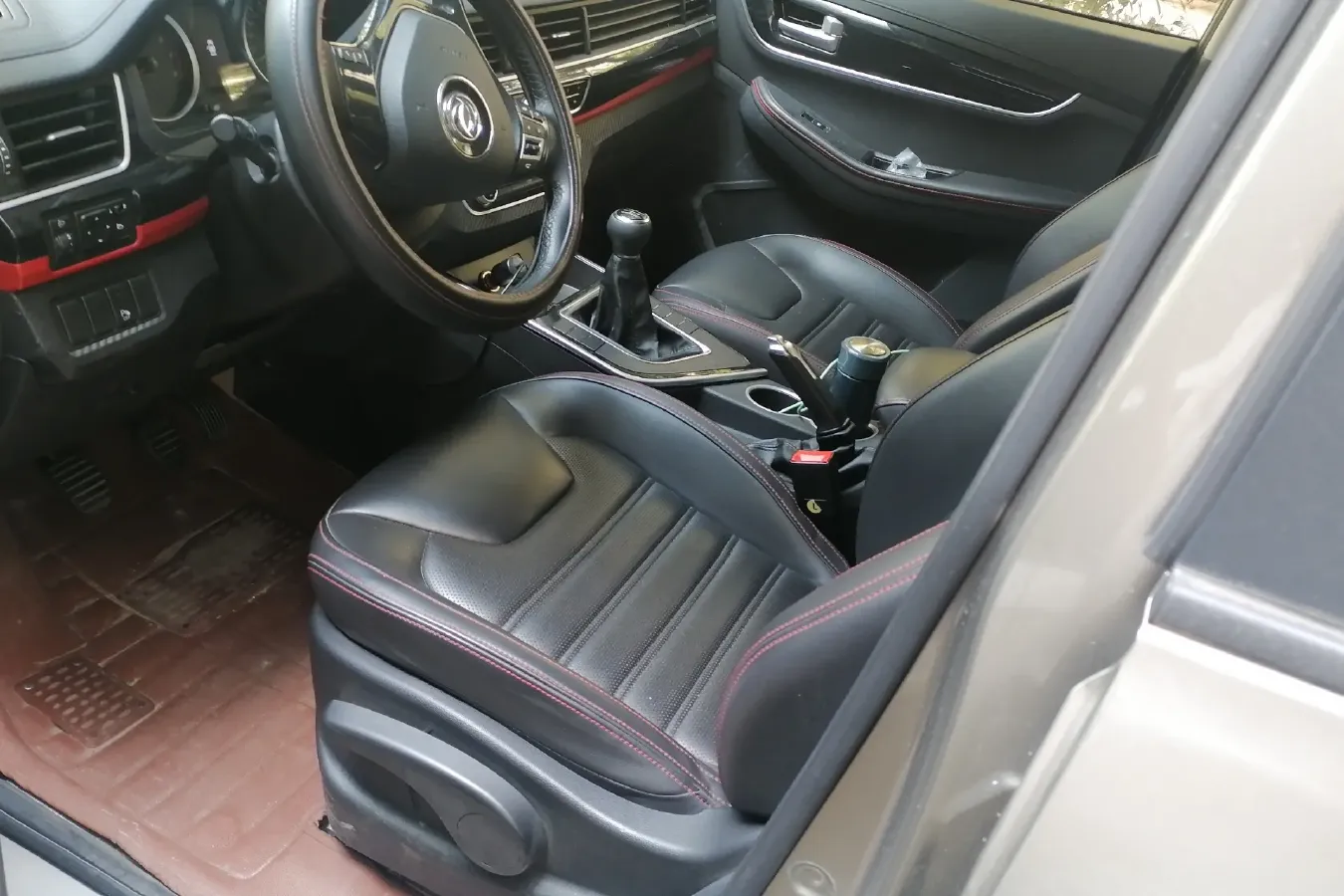 2019 DongFeng Forthing SX6 1.6L 122HP L4 5MT,autocango,china used car exporter,china ev exporter,chinese used car exporter,chinese used ev exporter