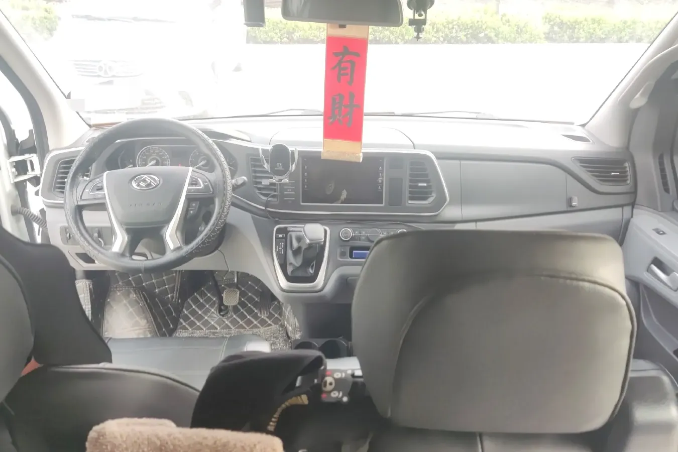 2021 MAXUS XinTu V80 2.0T 139HP L4 6AMT,autocango,china used car exporter,china ev exporter,chinese used car exporter,chinese used ev exporter