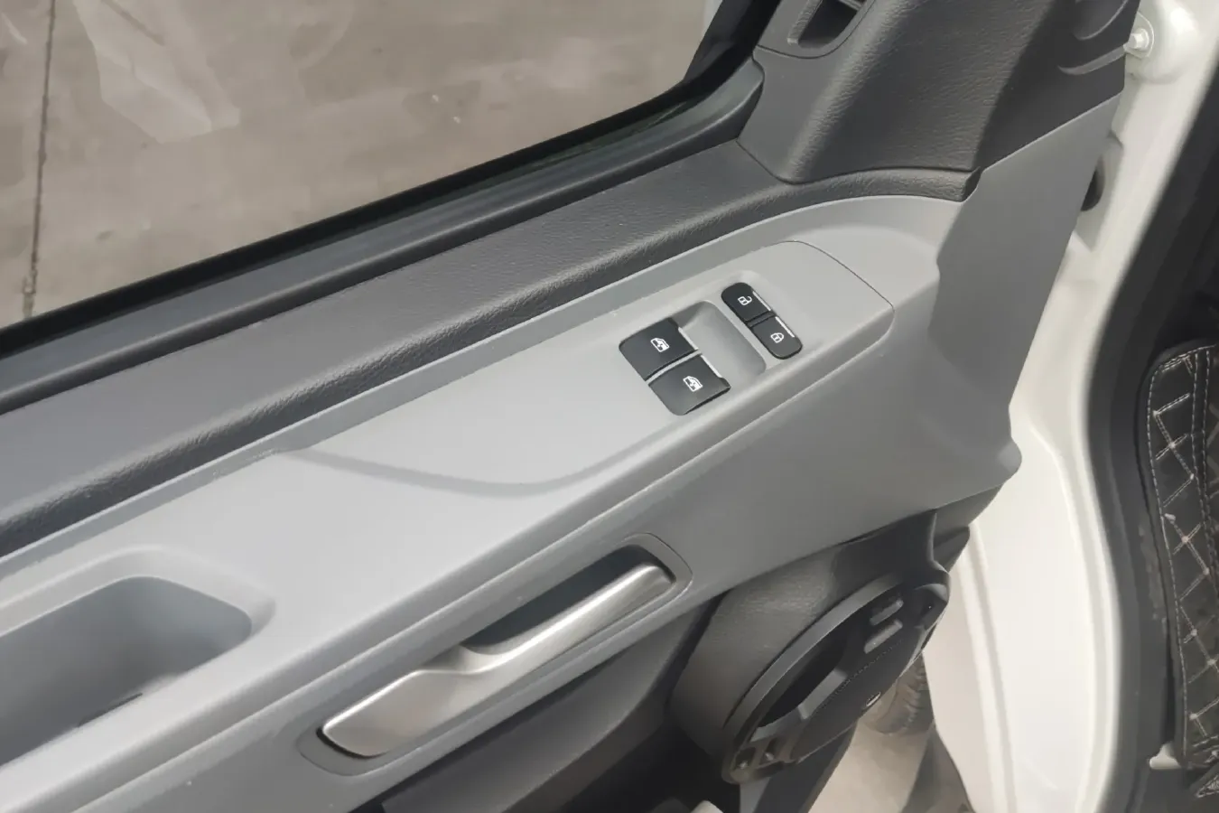 2021 MAXUS XinTu V80 2.0T 139HP L4 6AMT,autocango,china used car exporter,china ev exporter,chinese used car exporter,chinese used ev exporter