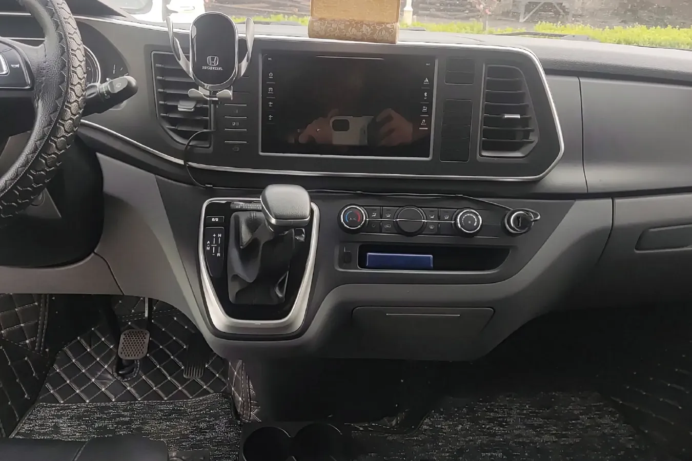 2021 MAXUS XinTu V80 2.0T 139HP L4 6AMT,autocango,china used car exporter,china ev exporter,chinese used car exporter,chinese used ev exporter