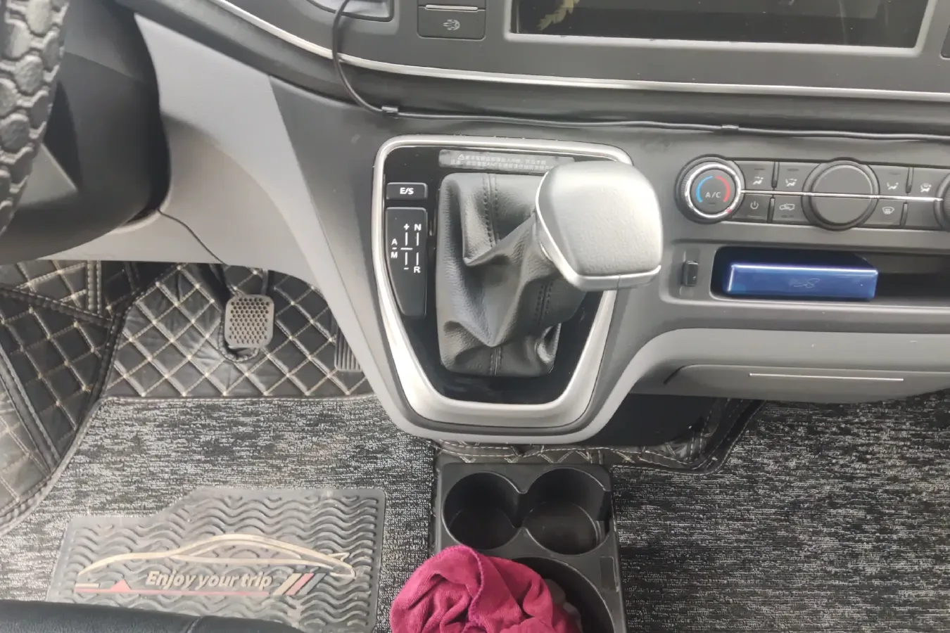 2021 MAXUS XinTu V80 2.0T 139HP L4 6AMT,autocango,china used car exporter,china ev exporter,chinese used car exporter,chinese used ev exporter