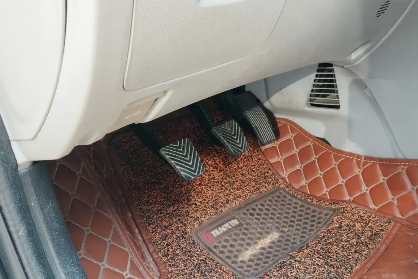 2014 JAC HeYue 1.5L 113HP L4 5MT,autocango,china used car exporter,china ev exporter,chinese used car exporter,chinese used ev exporter