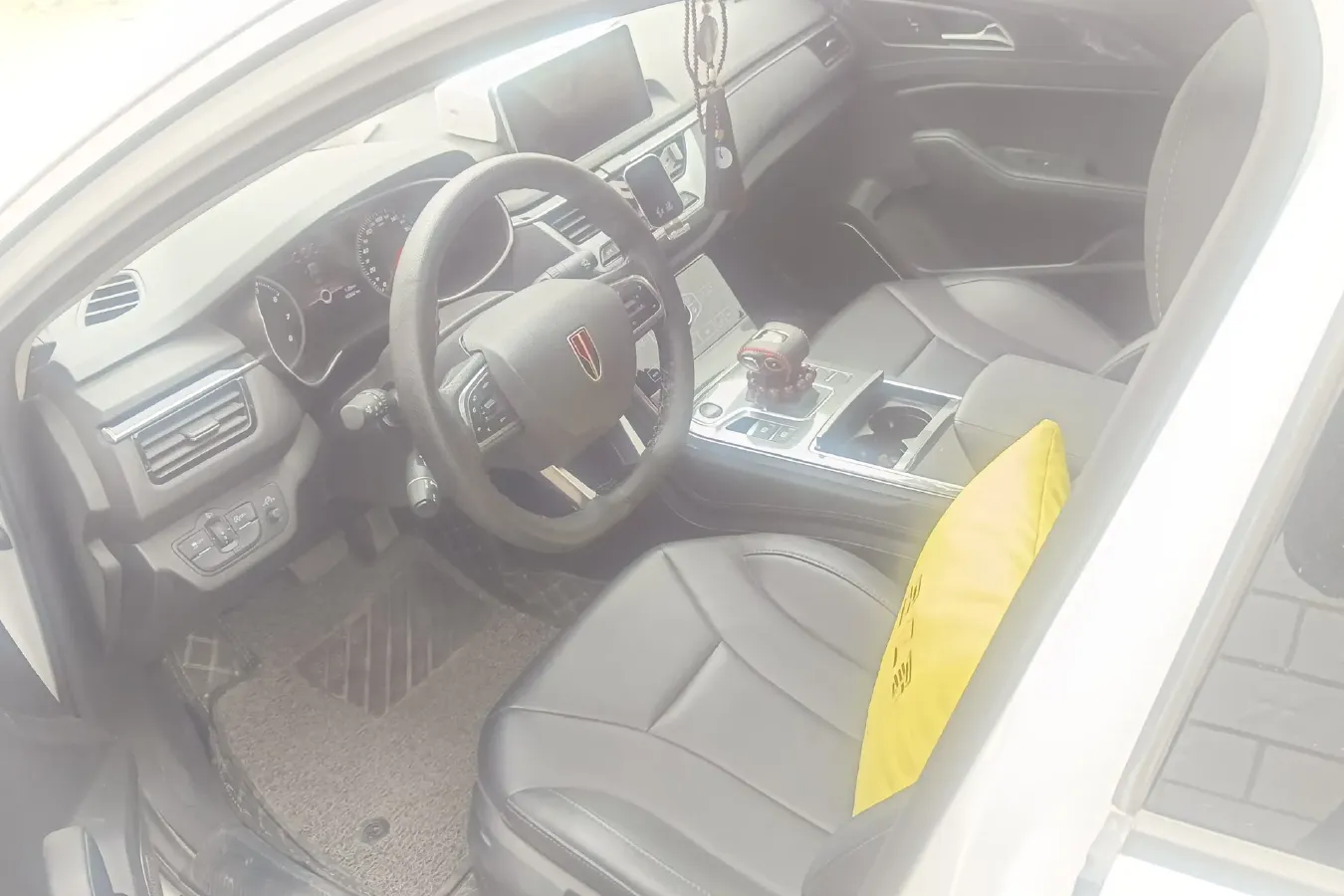 2020 HongQi H5 1.5T 169HP L4 7DCT,autocango,china used car exporter,china ev exporter,chinese used car exporter,chinese used ev exporter