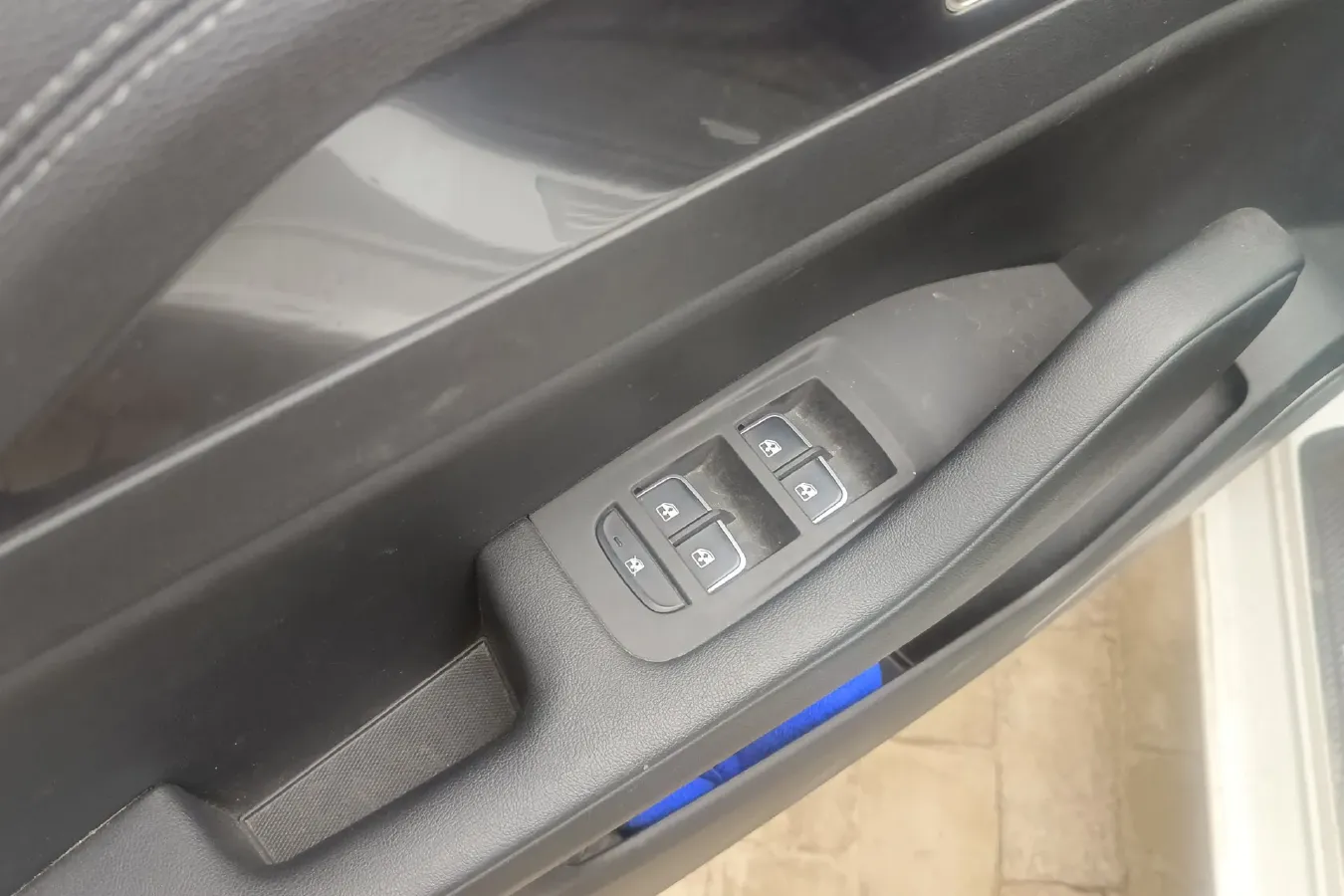 2020 HongQi H5 1.5T 169HP L4 7DCT,autocango,china used car exporter,china ev exporter,chinese used car exporter,chinese used ev exporter