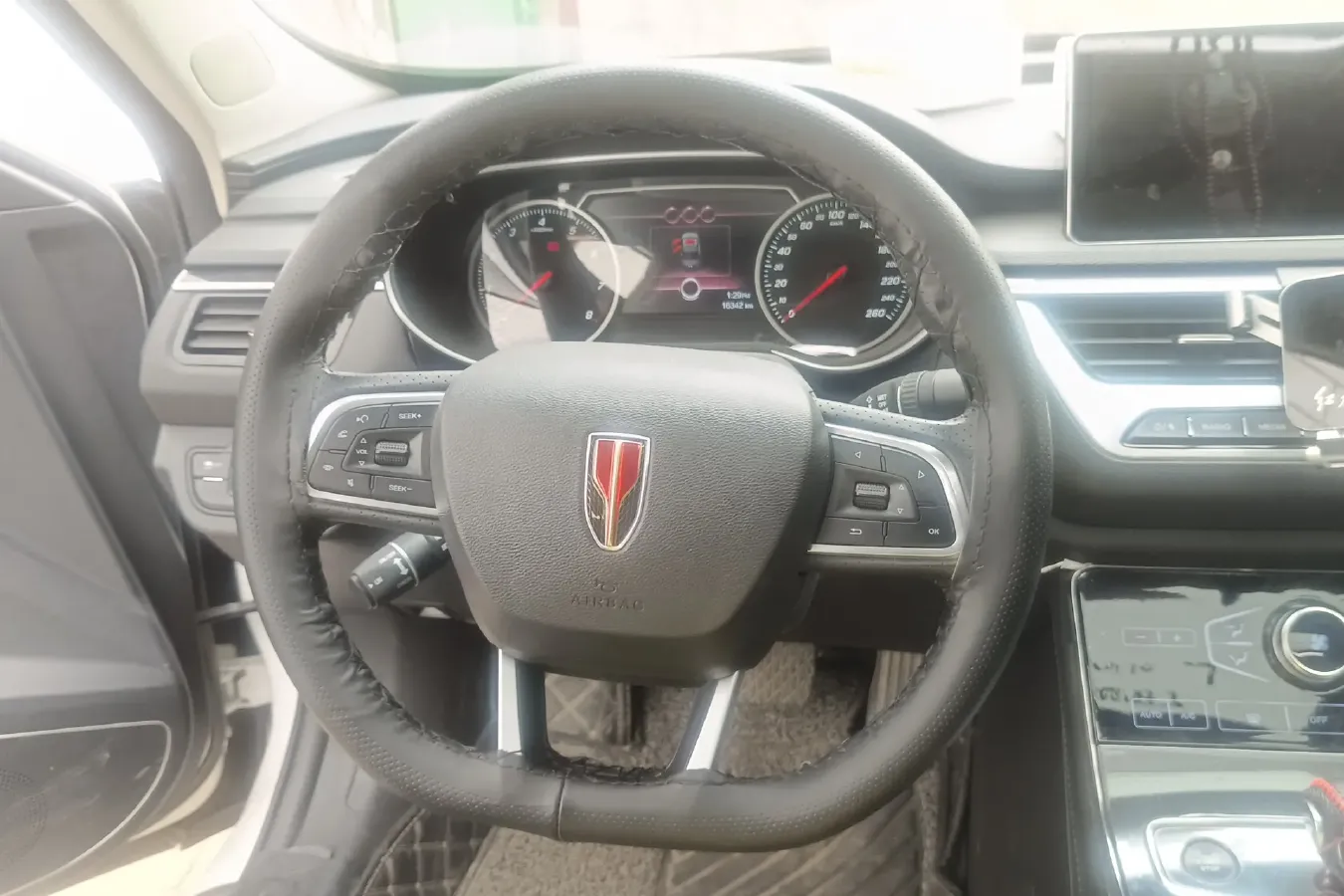 2020 HongQi H5 1.5T 169HP L4 7DCT,autocango,china used car exporter,china ev exporter,chinese used car exporter,chinese used ev exporter