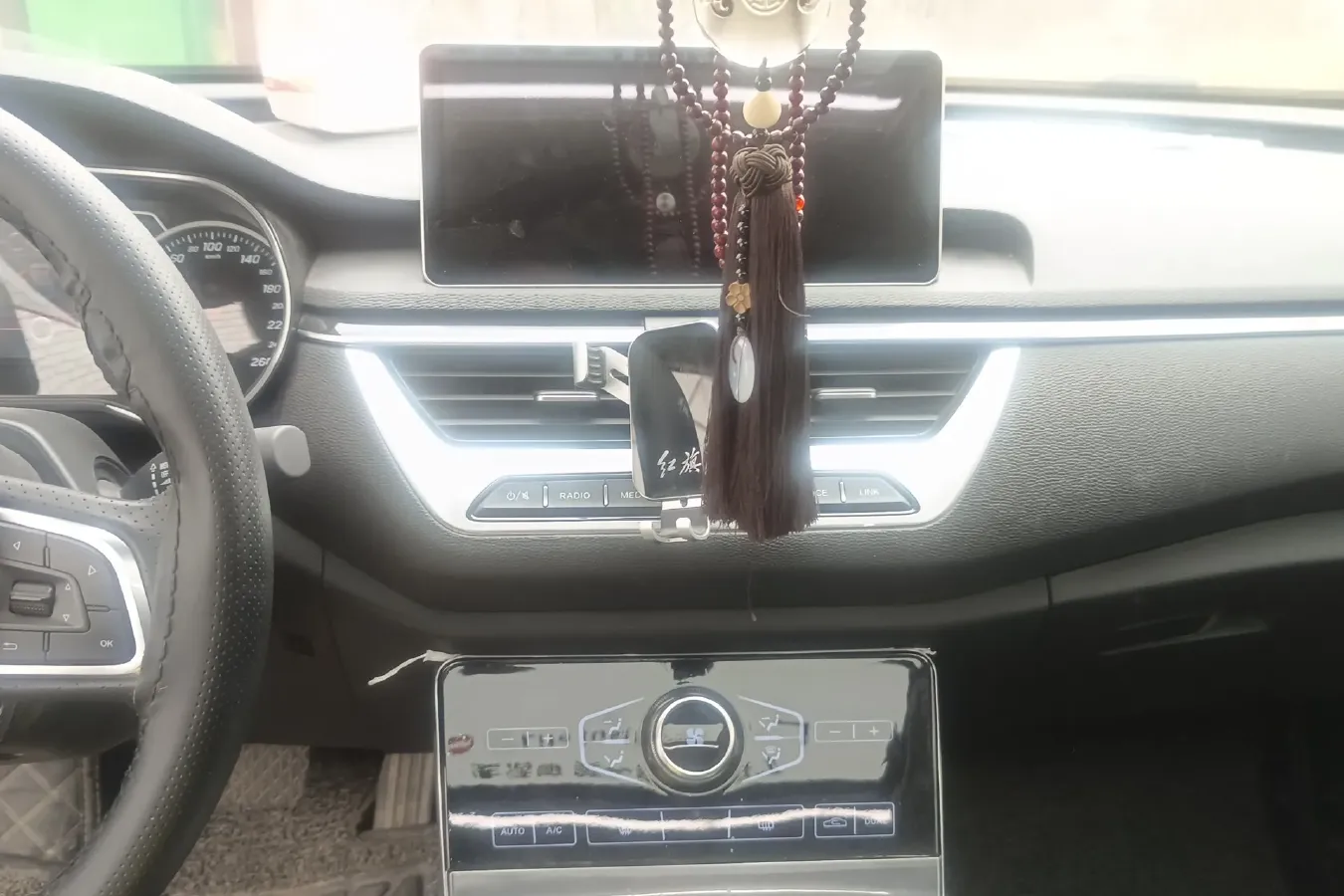 2020 HongQi H5 1.5T 169HP L4 7DCT,autocango,china used car exporter,china ev exporter,chinese used car exporter,chinese used ev exporter