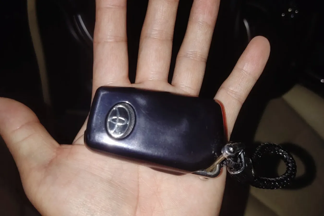 2016 Toyota Camry 2.0L 167HP L4 6AT,autocango,china used car exporter,china ev exporter,chinese used car exporter,chinese used ev exporter