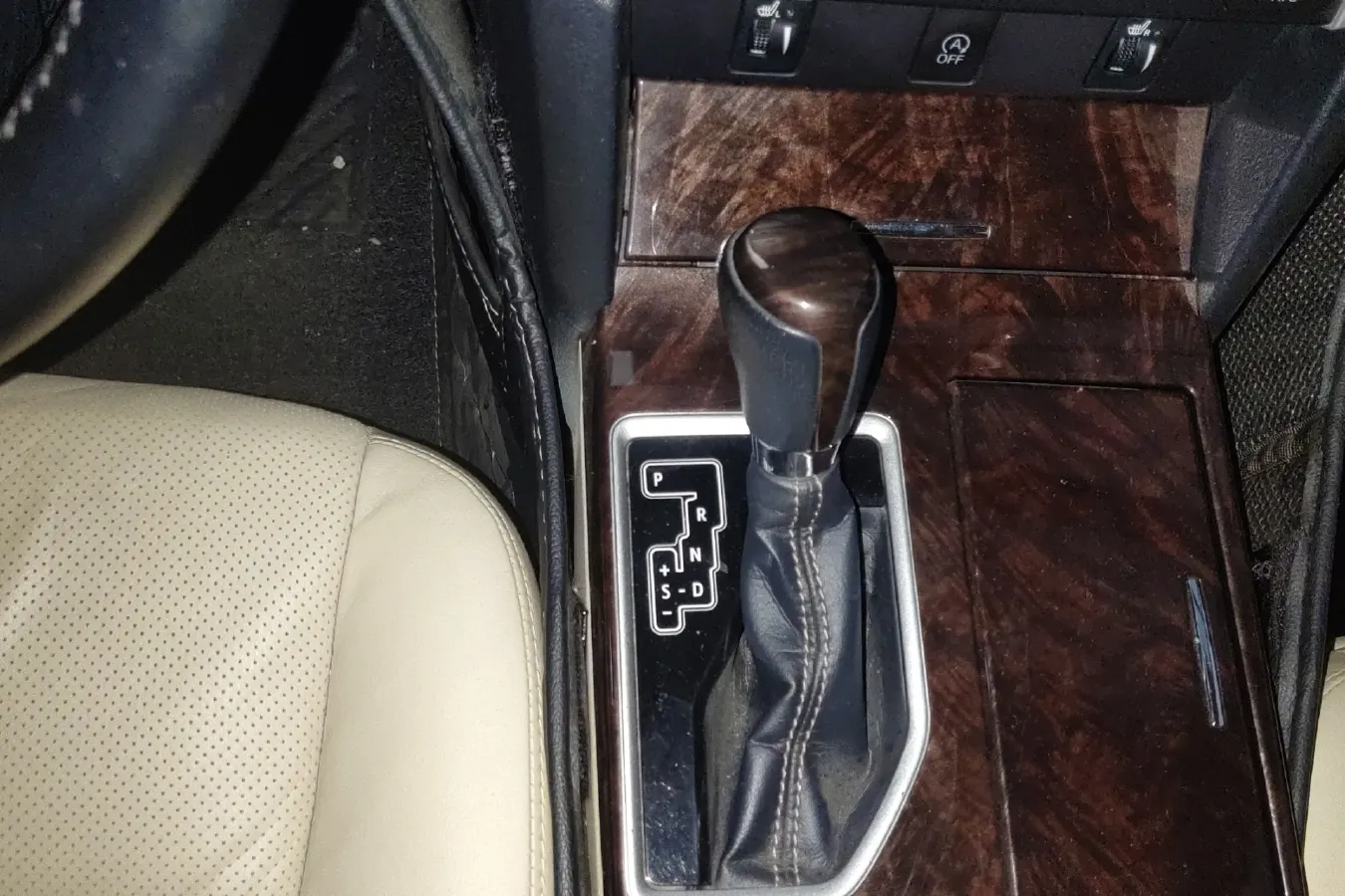 2016 Toyota Camry 2.0L 167HP L4 6AT,autocango,china used car exporter,china ev exporter,chinese used car exporter,chinese used ev exporter