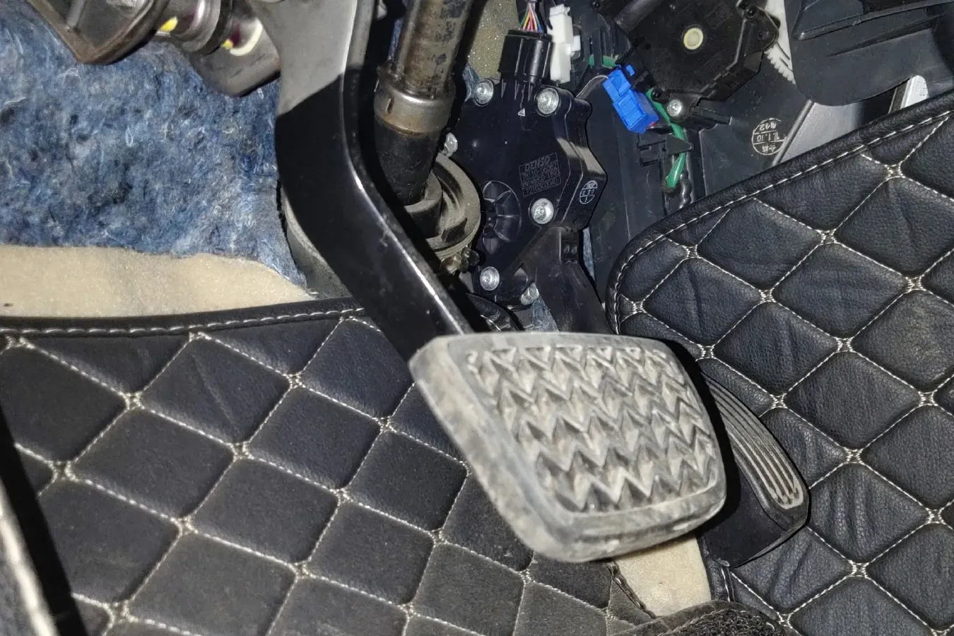 2016 Toyota Camry 2.0L 167HP L4 6AT,autocango,china used car exporter,china ev exporter,chinese used car exporter,chinese used ev exporter