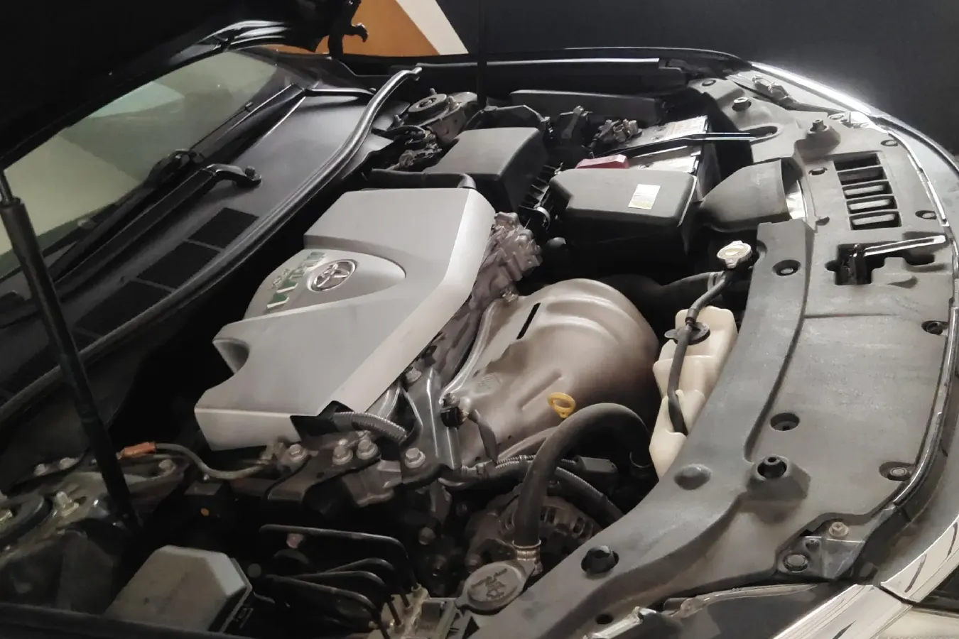 2016 Toyota Camry 2.0L 167HP L4 6AT,autocango,china used car exporter,china ev exporter,chinese used car exporter,chinese used ev exporter