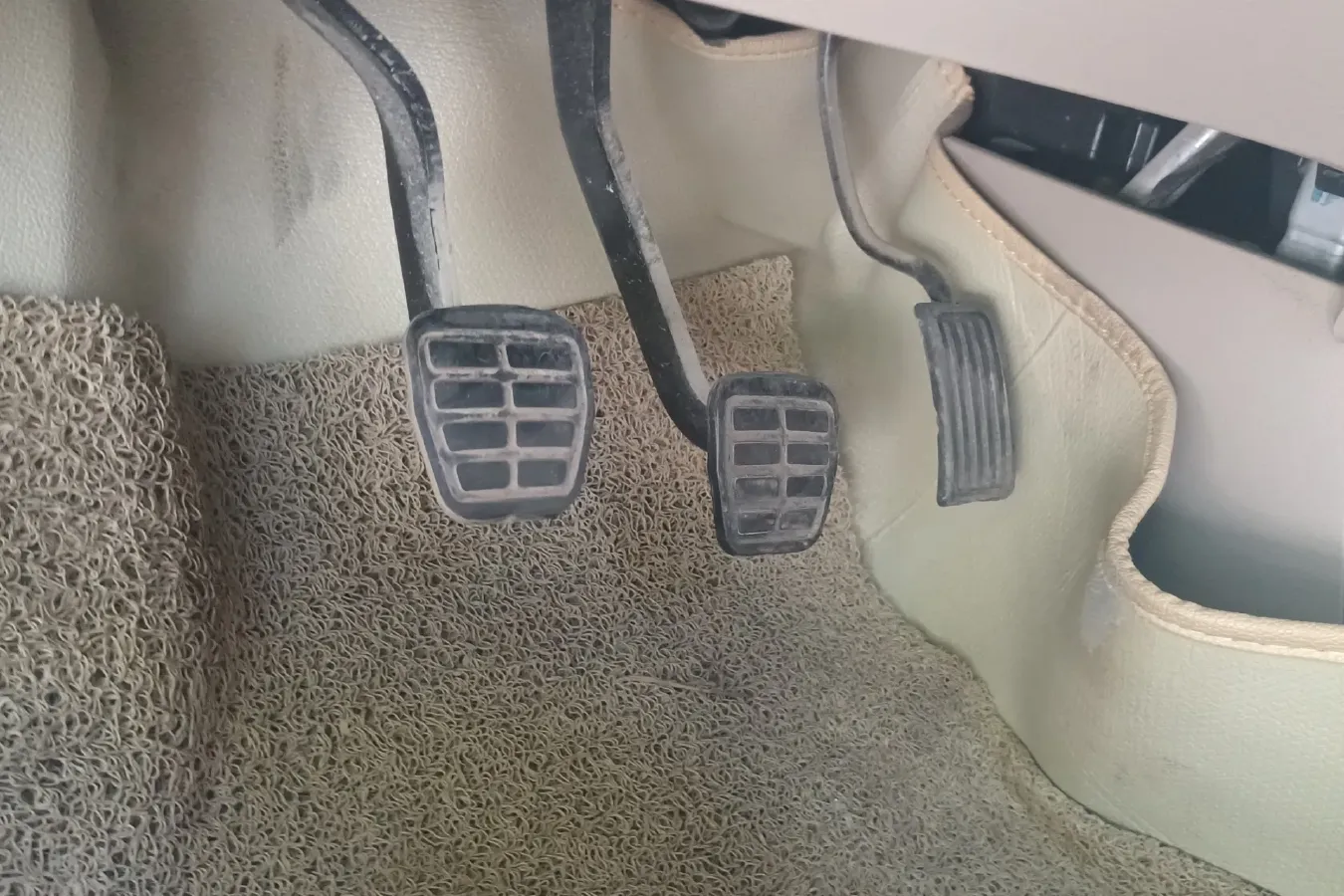 2014 Chery E5 1.5L 109HP L4 5MT,autocango,china used car exporter,china ev exporter,chinese used car exporter,chinese used ev exporter