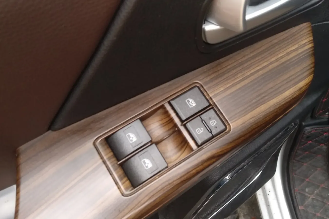 2021 DongFeng Forthing LingZhi Plus 2.0L 133HP L4 6MT,autocango,china used car exporter,china ev exporter,chinese used car exporter,chinese used ev exporter