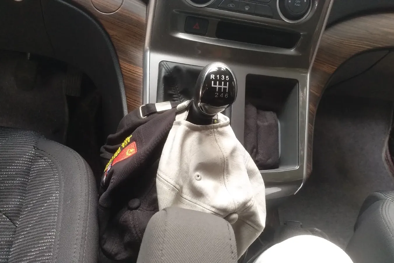 2021 DongFeng Forthing LingZhi Plus 2.0L 133HP L4 6MT,autocango,china used car exporter,china ev exporter,chinese used car exporter,chinese used ev exporter