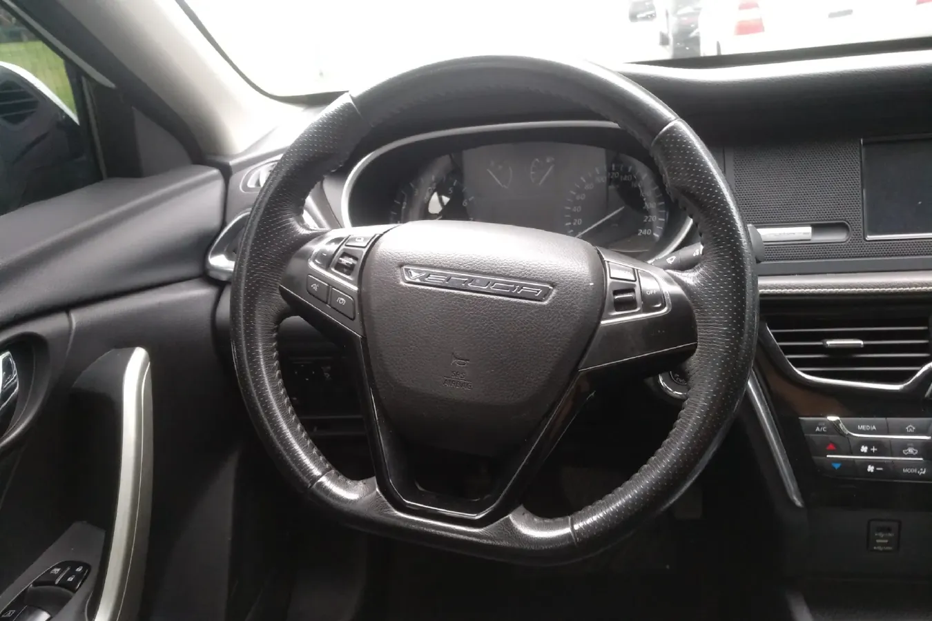 2017 Venucia T90 2.0L 144HP L4 CVT,autocango,china used car exporter,china ev exporter,chinese used car exporter,chinese used ev exporter