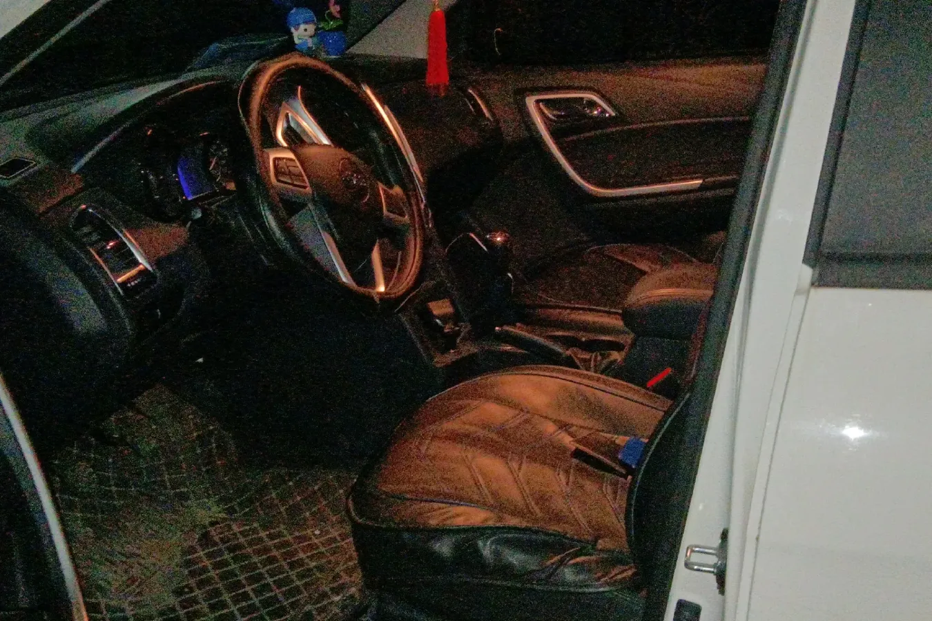 2018 JMC YuHu 3 2.5T 125HP L4 5MT,autocango,china used car exporter,china ev exporter,chinese used car exporter,chinese used ev exporter