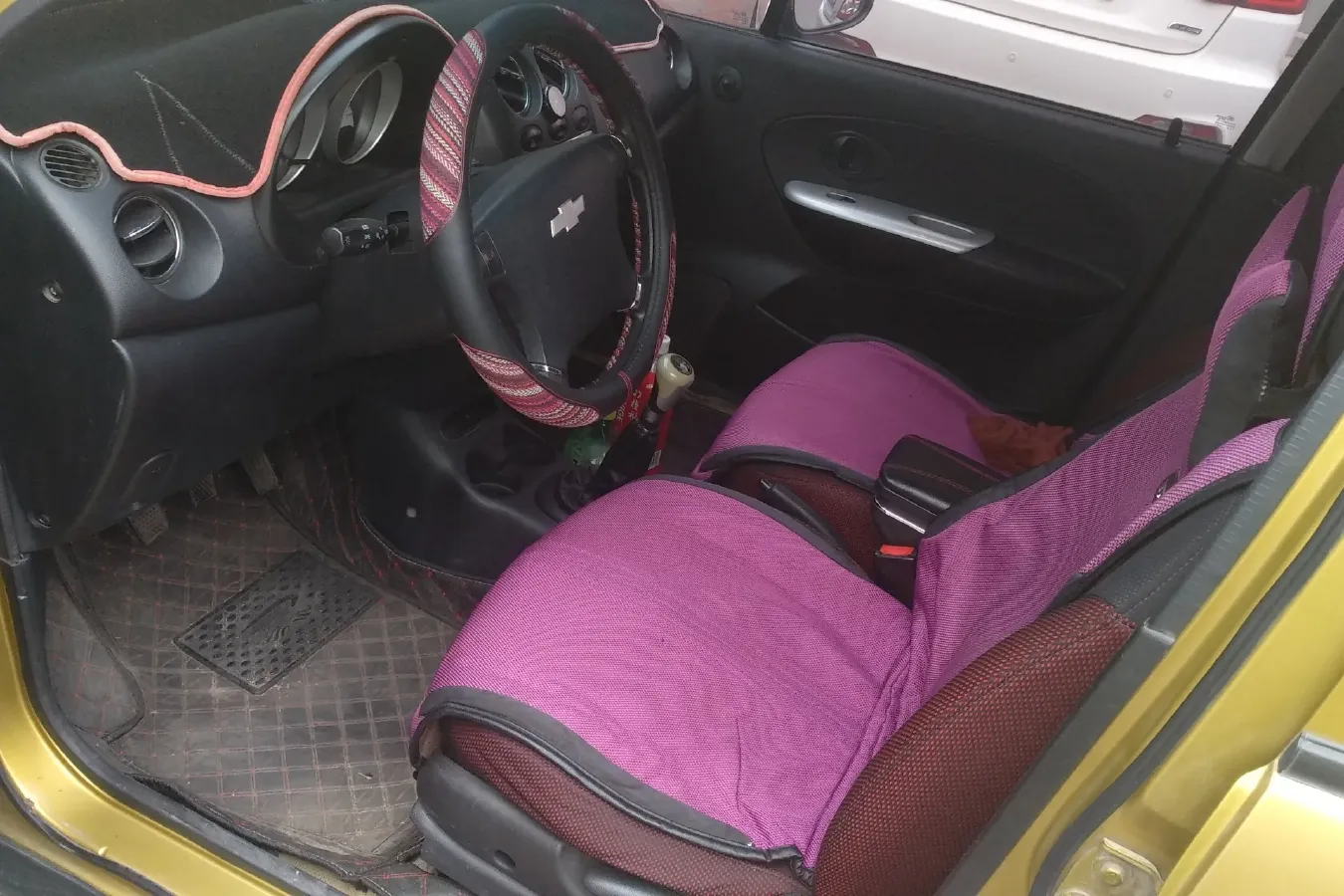 2010 BaoJun LeChi 1.2L 86HP L4 5MT,autocango,china used car exporter,china ev exporter,chinese used car exporter,chinese used ev exporter