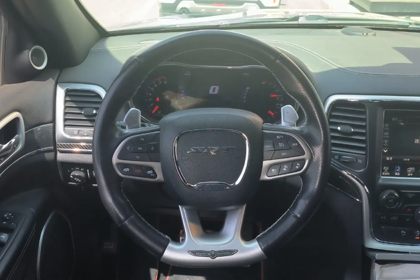 2014 Jeep Grand Cherokee SRT 6.4L 468HP V8 8AT,autocango,china used car exporter,china ev exporter,chinese used car exporter,chinese used ev exporter