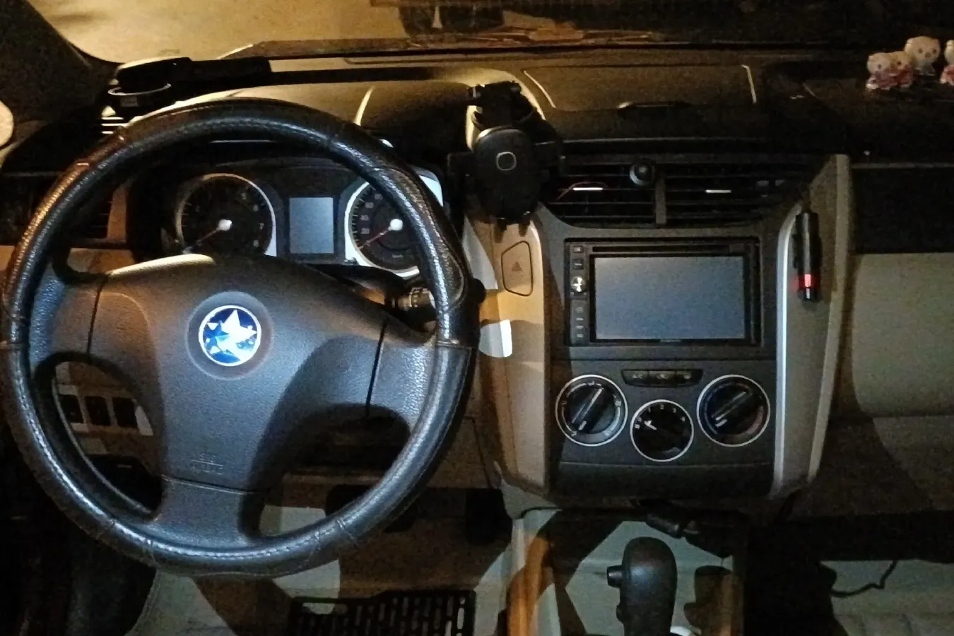 2013 Venucia R50 1.6L 117HP L4 4AT,autocango,china used car exporter,china ev exporter,chinese used car exporter,chinese used ev exporter