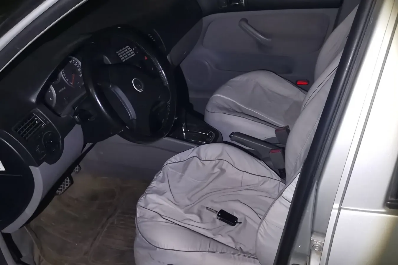 2006 Volkswagen Bora Classic 1.6L 100HP L4 4AT,autocango,china used car exporter,china ev exporter,chinese used car exporter,chinese used ev exporter