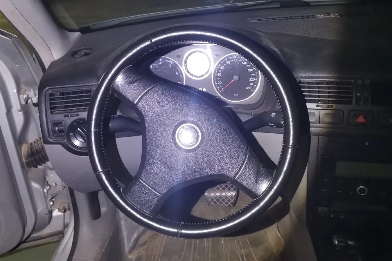 2006 Volkswagen Bora Classic 1.6L 100HP L4 4AT,autocango,china used car exporter,china ev exporter,chinese used car exporter,chinese used ev exporter