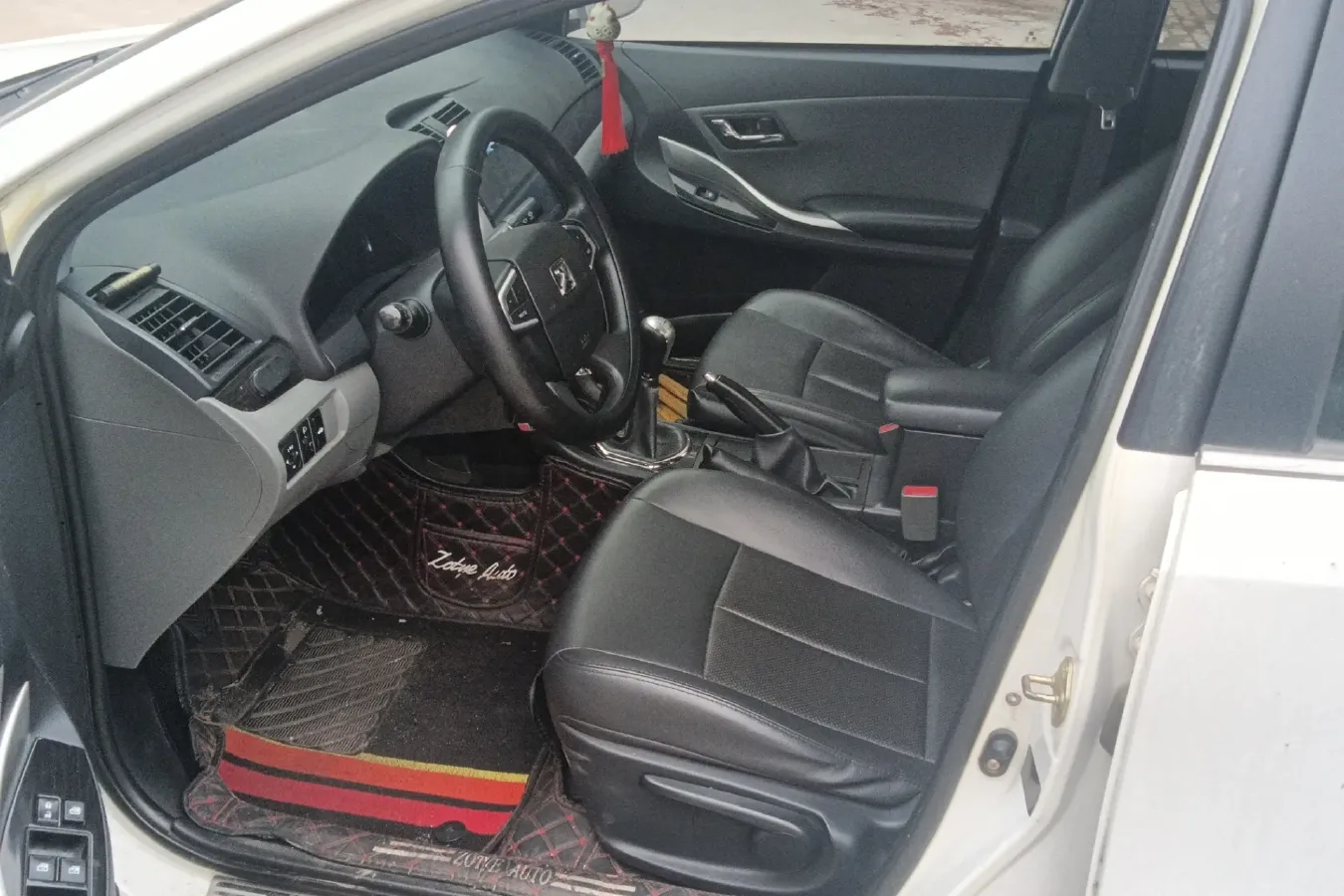 2014 Zotye Z300 1.5L 113HP L4 5MT,autocango,china used car exporter,china ev exporter,chinese used car exporter,chinese used ev exporter