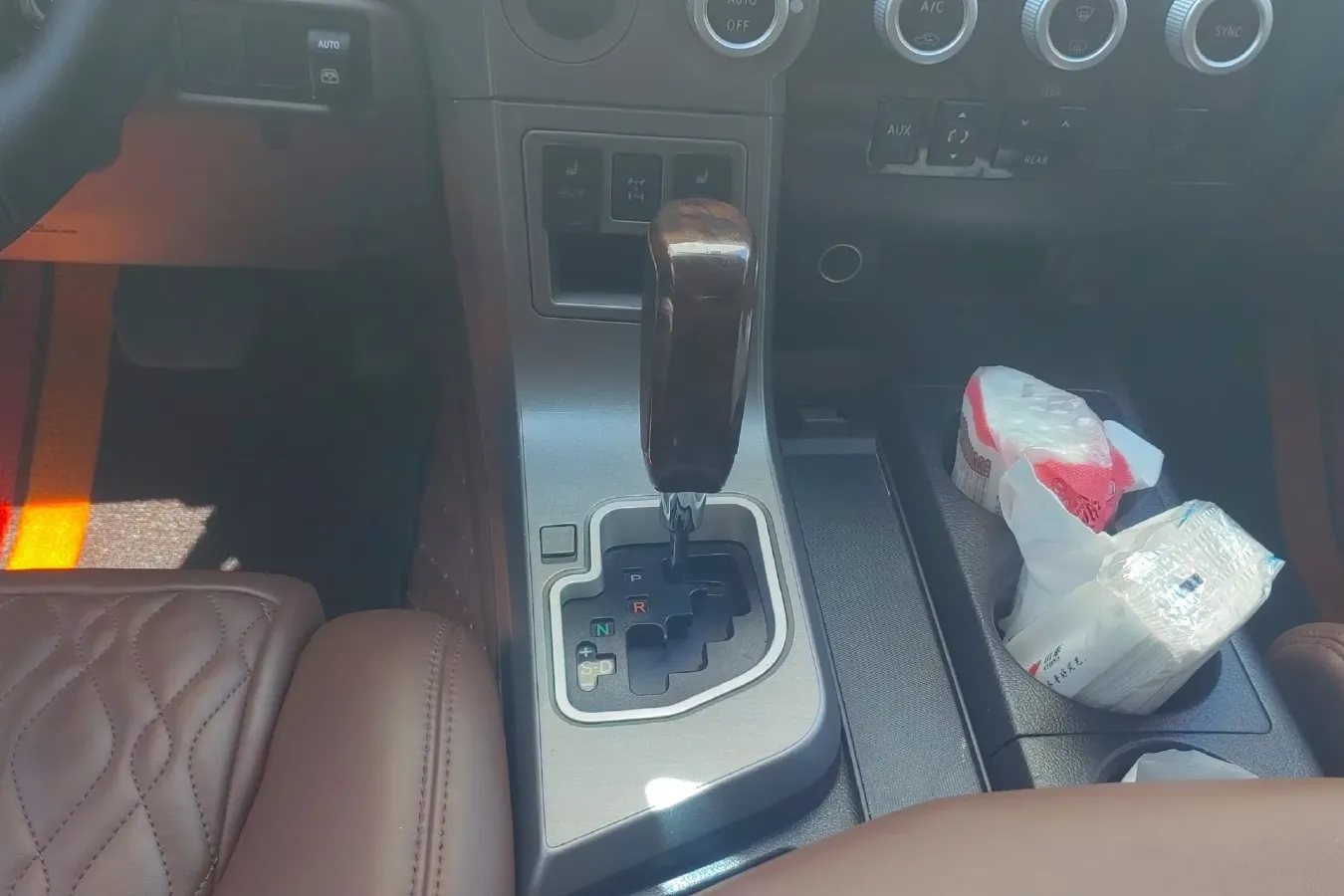 2010 Toyota Sequoia 5.7L 386HP V8 6AT,autocango,china used car exporter,china ev exporter,chinese used car exporter,chinese used ev exporter