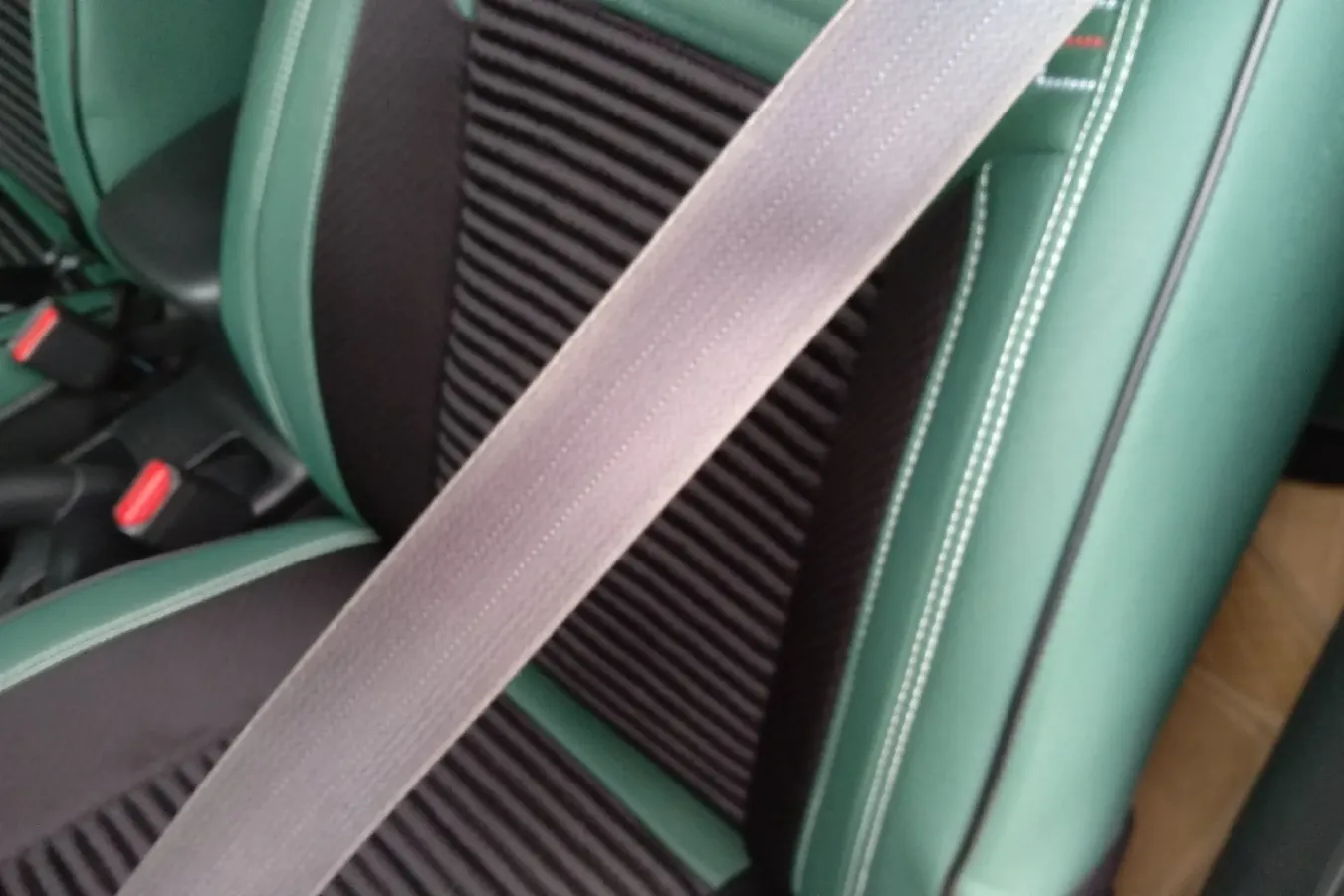 2015 DongFeng FengDu MX6 2.0L 144HP L4 CVT,autocango,china used car exporter,china ev exporter,chinese used car exporter,chinese used ev exporter