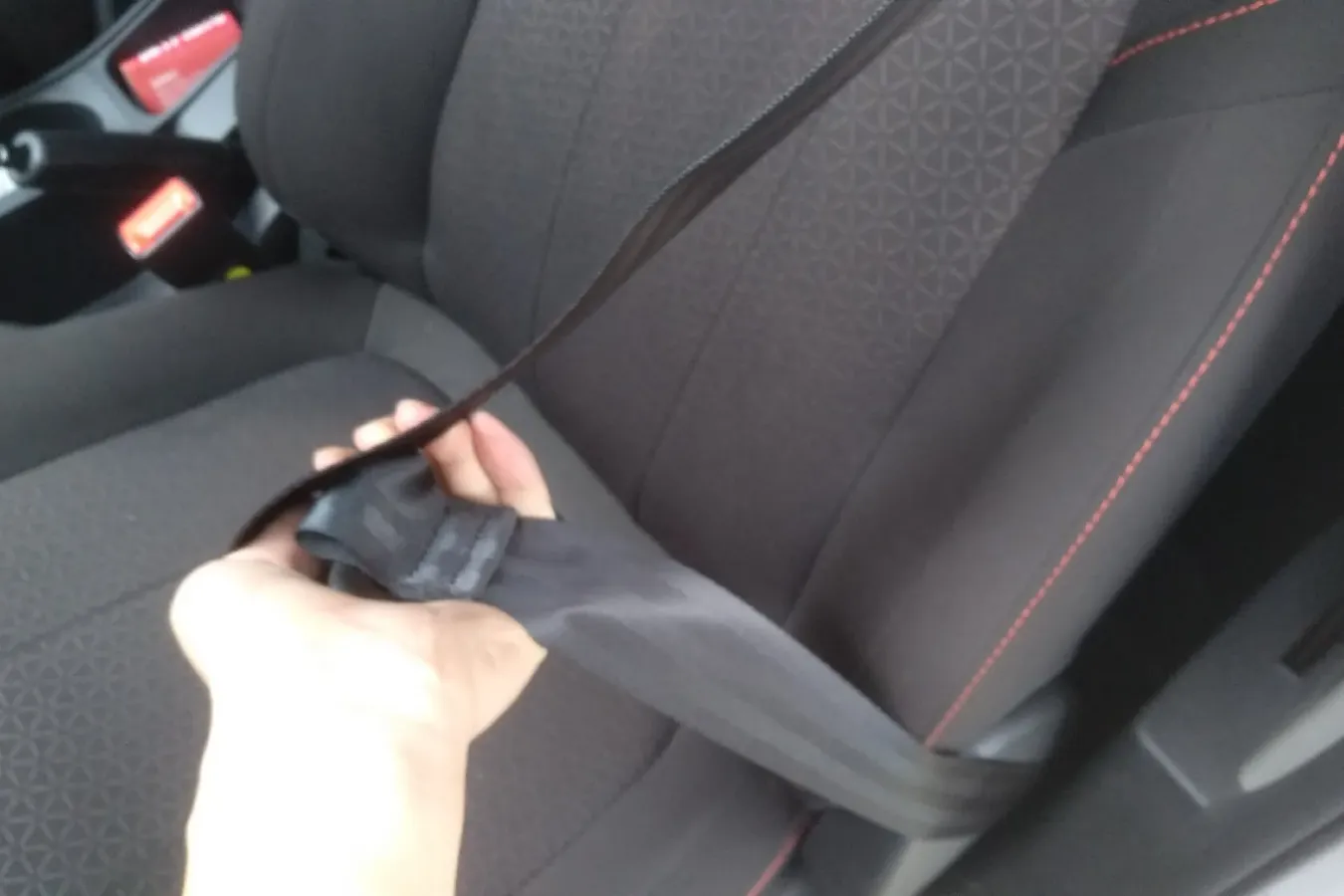 2022 DongFeng Fengon Fengon 380 1.5L 112HP L4 5MT,autocango,china used car exporter,china ev exporter,chinese used car exporter,chinese used ev exporter