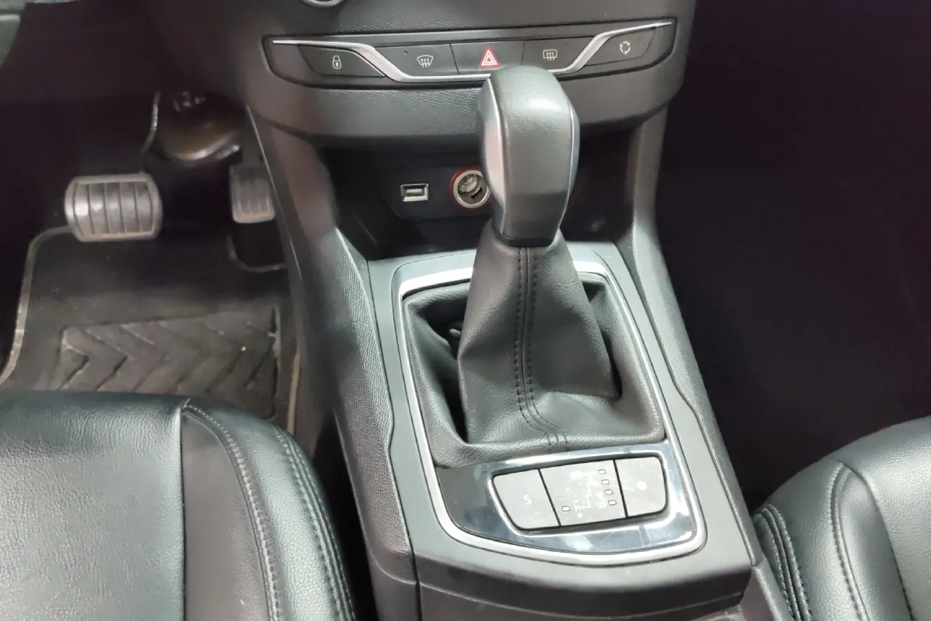 2015 Peugeot 308S 1.2T 136HP L3 6AT,autocango,china used car exporter,china ev exporter,chinese used car exporter,chinese used ev exporter