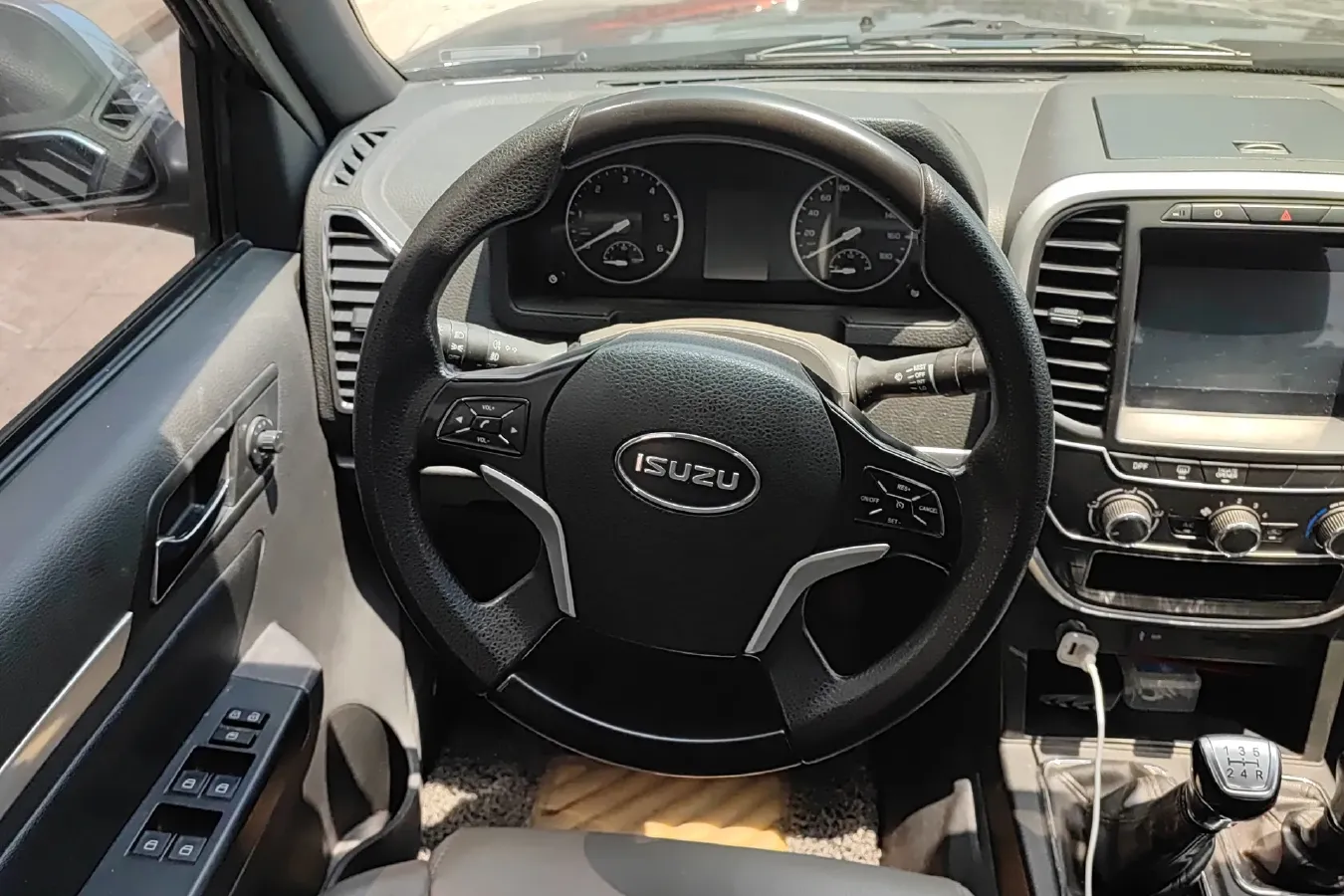 2021 Isuzu T17 3.0T 142HP L4 5MT,autocango,china used car exporter,china ev exporter,chinese used car exporter,chinese used ev exporter