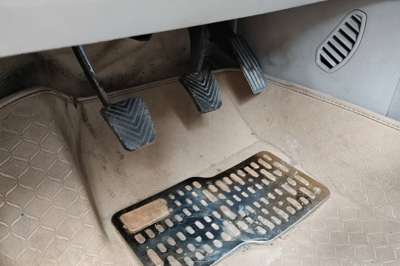 2012 ChangAn Alsvin V5 1.5L 114HP L4 5MT,autocango,china used car exporter,china ev exporter,chinese used car exporter,chinese used ev exporter